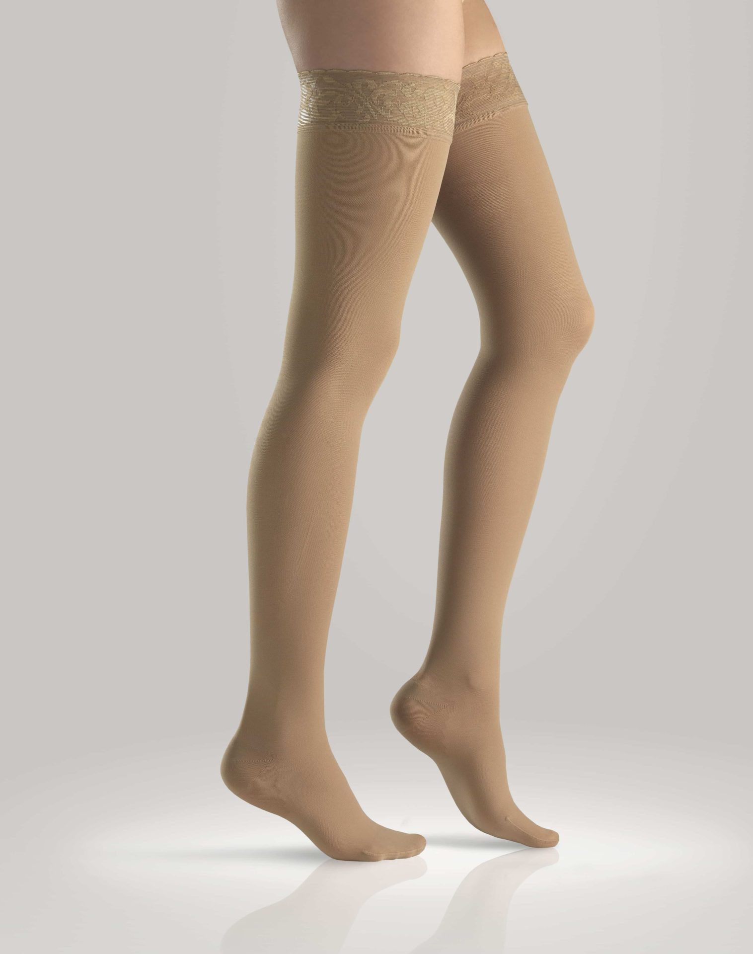 Memory thigh-length compression stockings